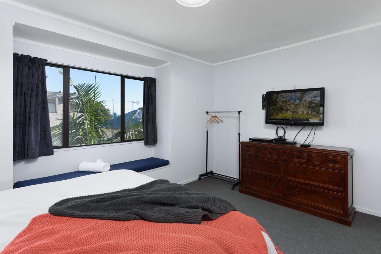 Convenient Family Bach With Easy Access To Blake Park The Beach And Downtown Mount Maunganui Eksteriør bilde