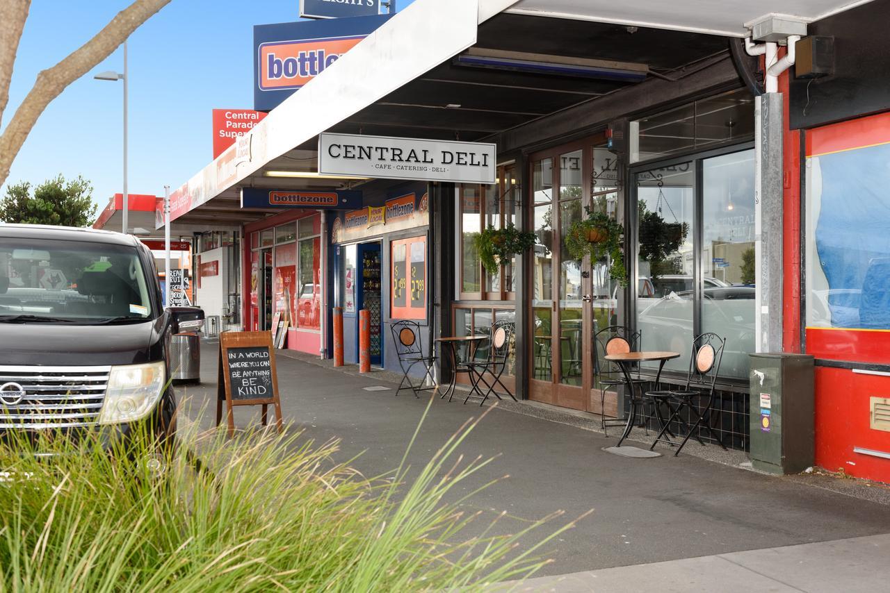 Convenient Family Bach With Easy Access To Blake Park The Beach And Downtown Mount Maunganui Eksteriør bilde